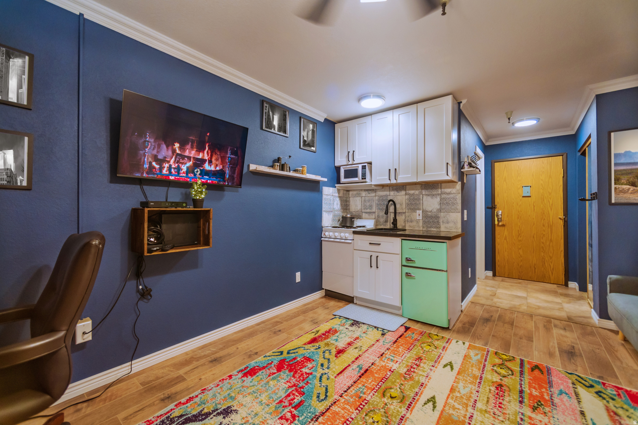 CARRIAGE HOUSE CONDO - Residential Lease