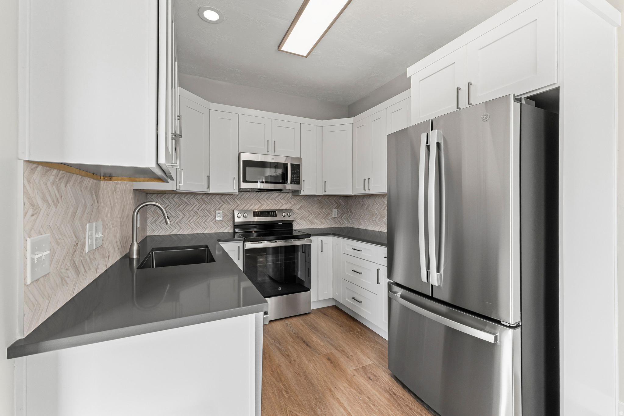 POINTE MEADOWS - Residential