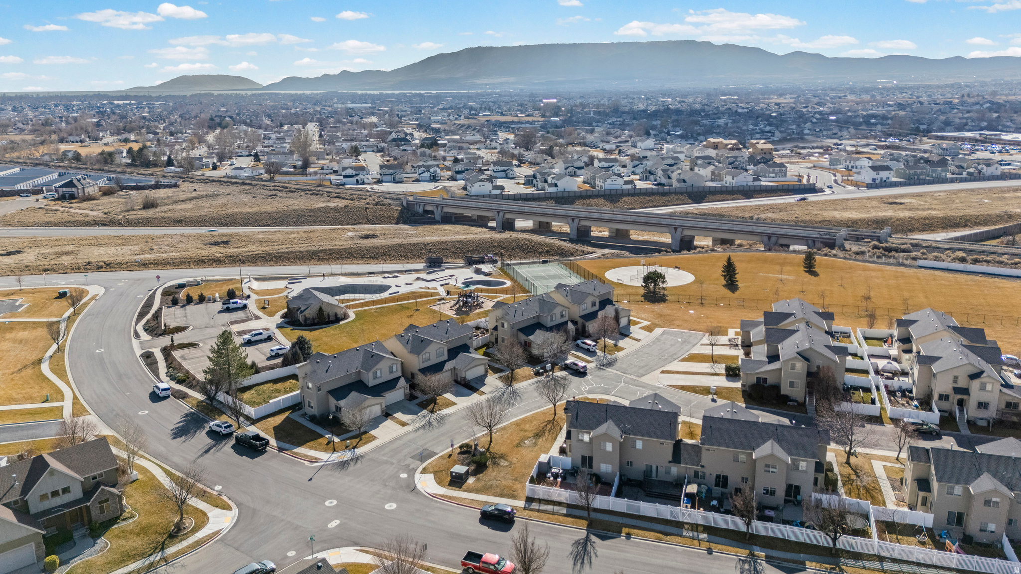 POINTE MEADOWS - Residential