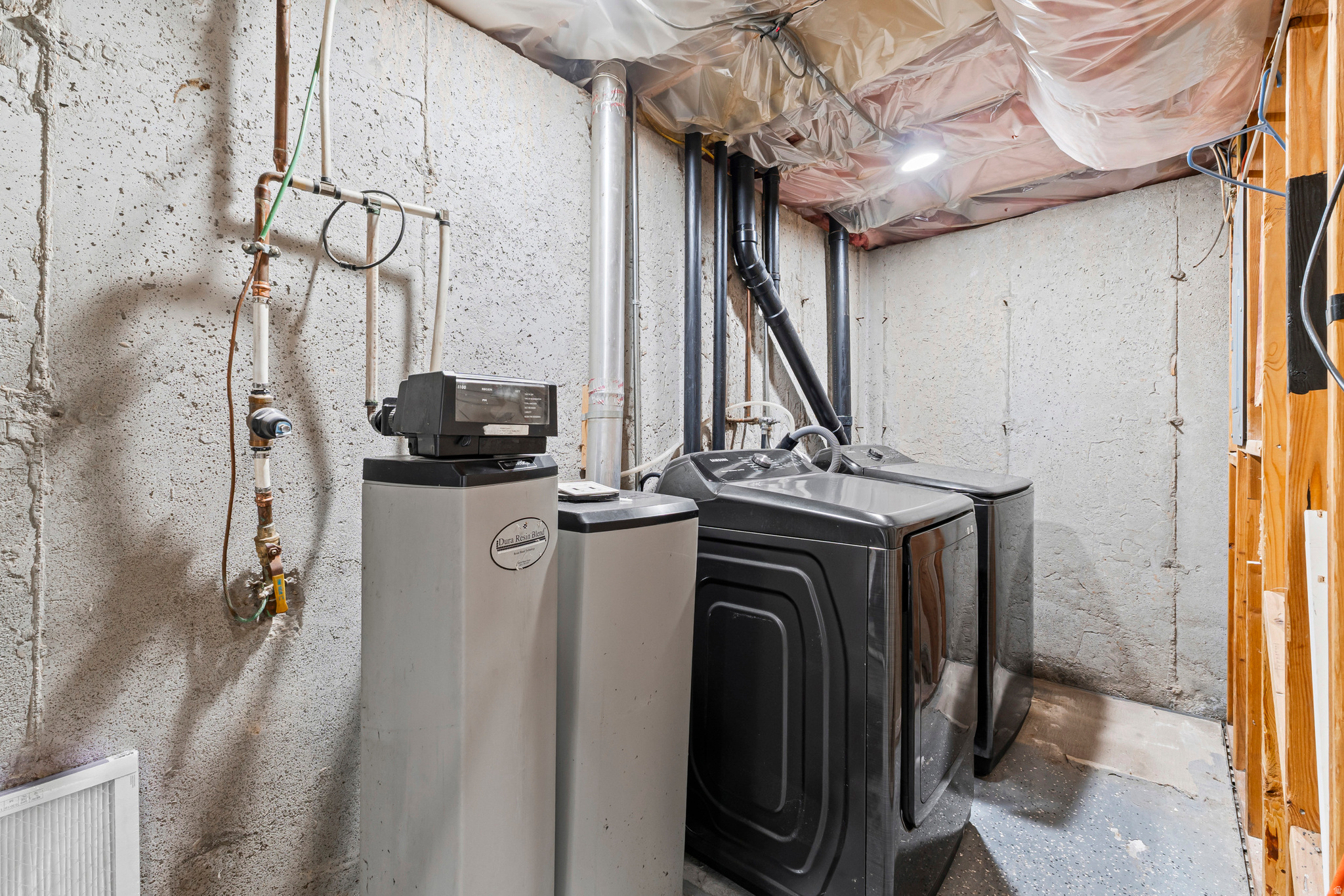 POINTE MEADOWS - Residential