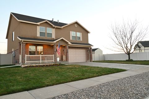 Photo of 3569 W 2660 S, Syracuse, UT 84075 (MLS # 2151691)