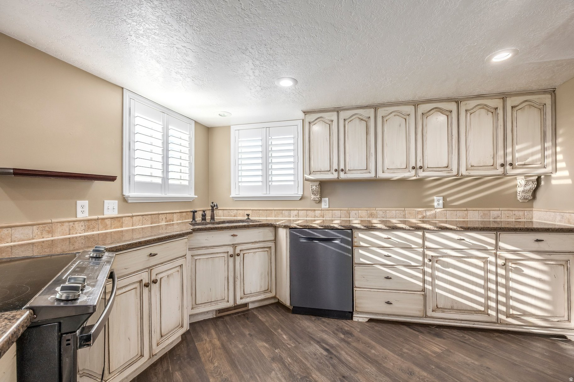 HIGHLAND ESTATES - Residential