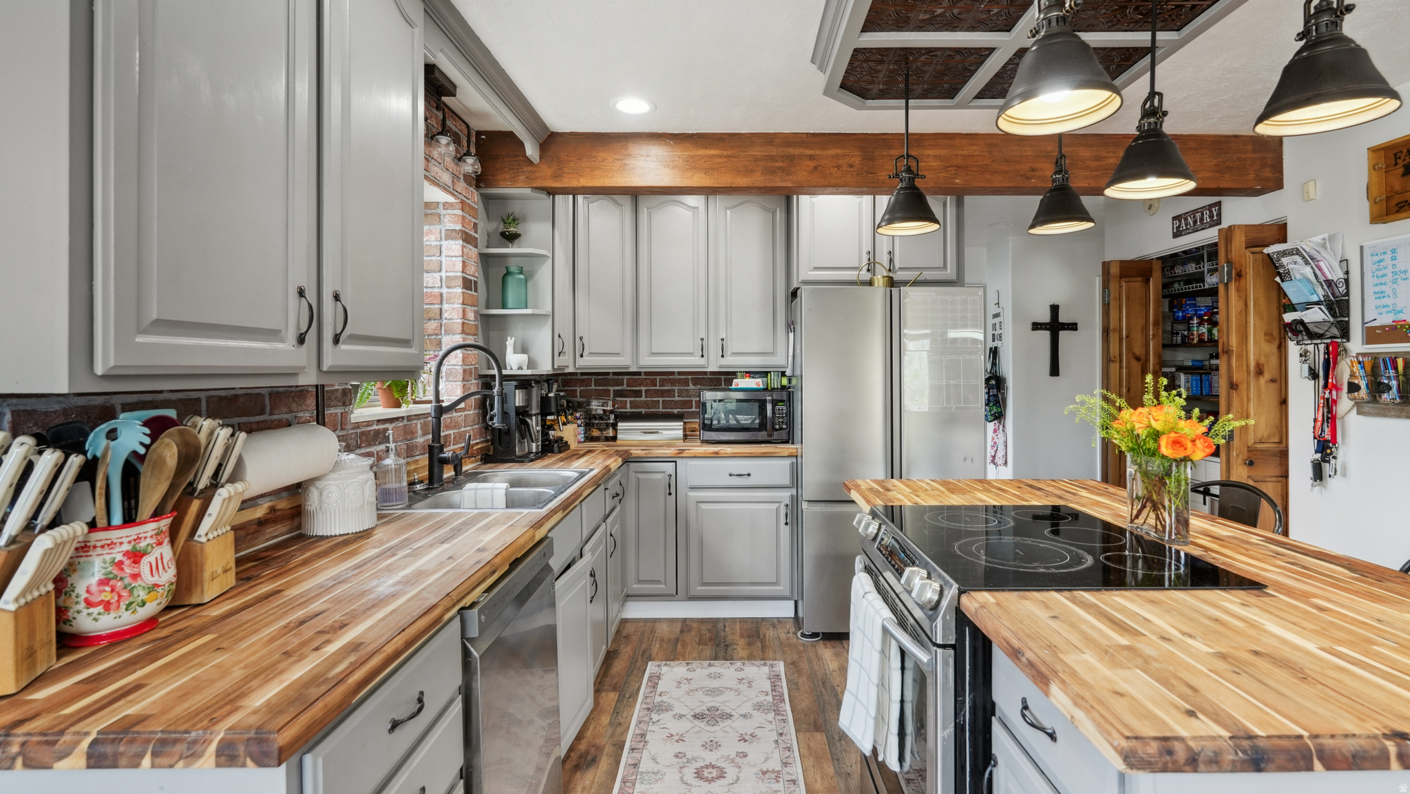 MASCARO ESTATES - Residential