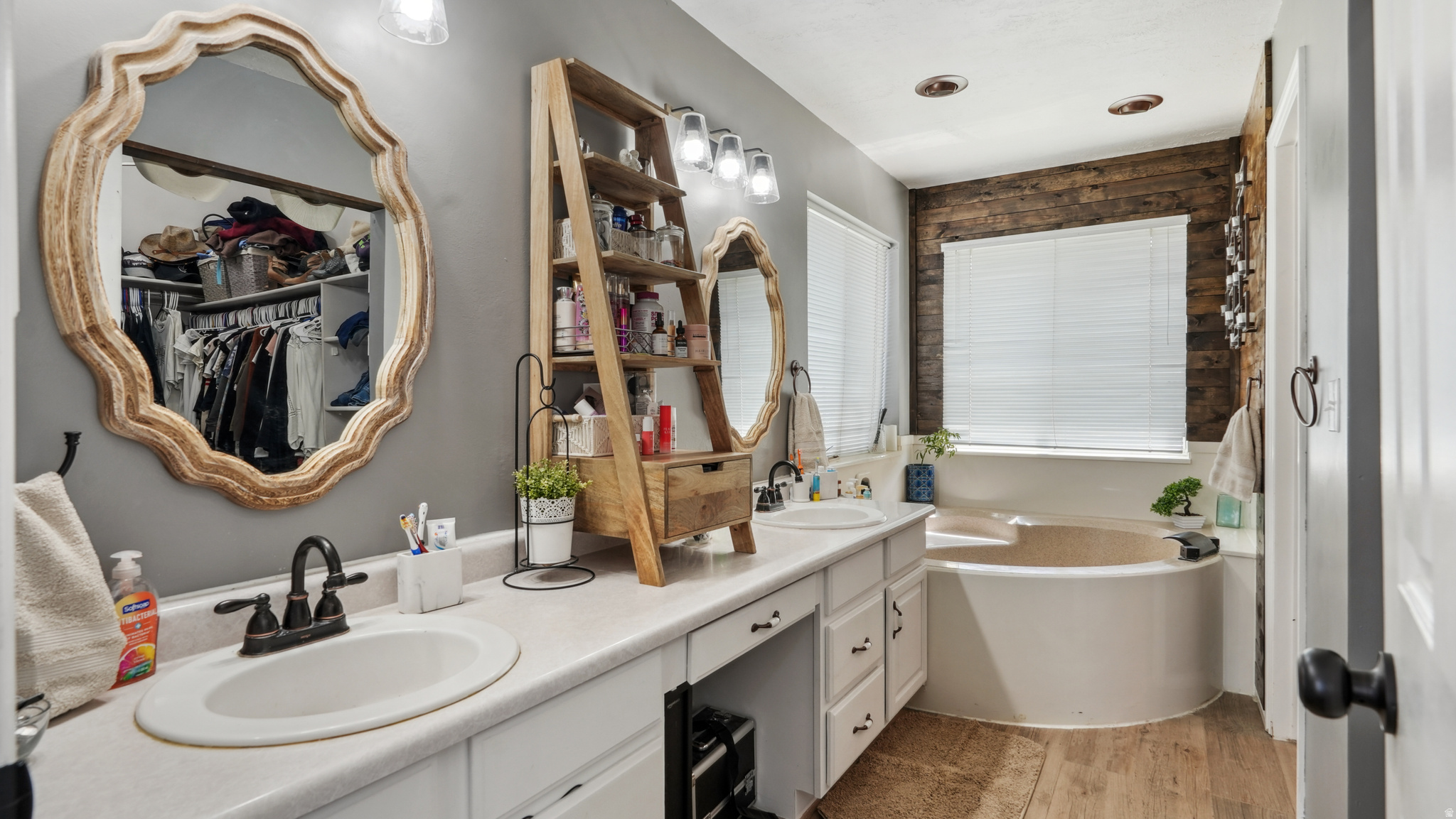 MASCARO ESTATES - Residential