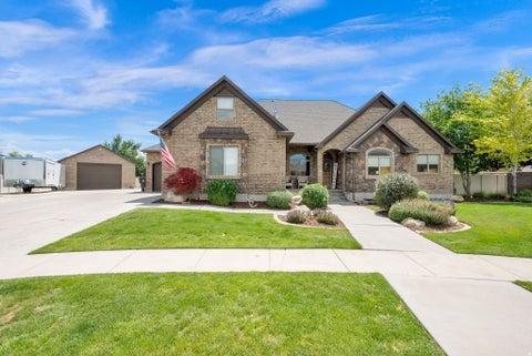 Photo of 12589 S MAJESTIC HILL CT, Herriman, UT 84096 (MLS # 2169613)
