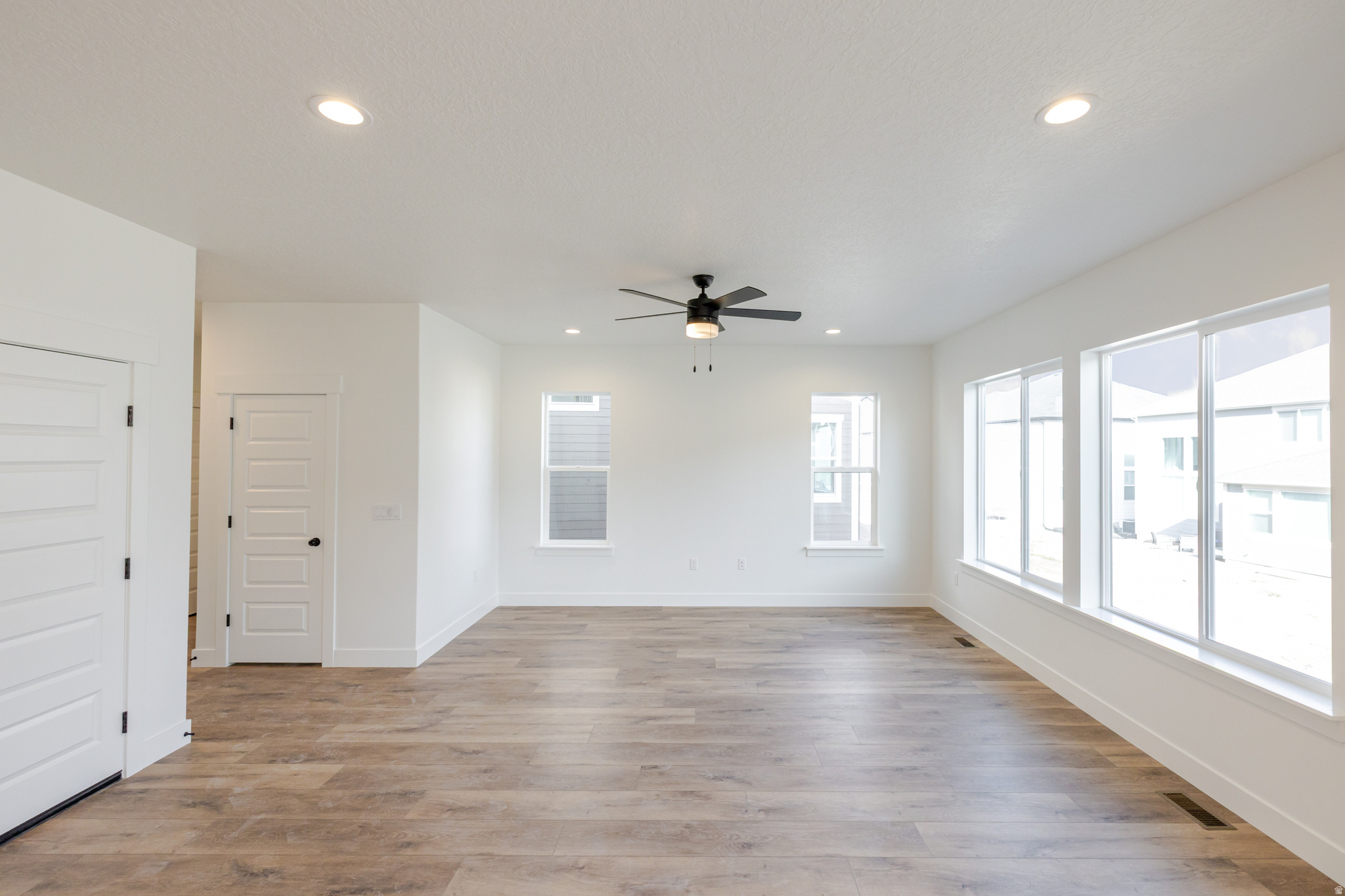 RIVER POINT - Residential