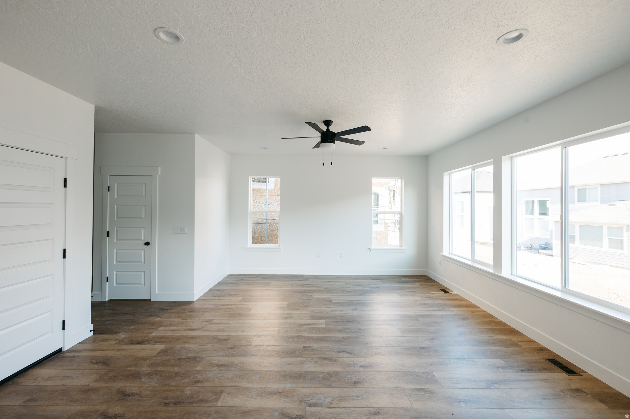 RIVER POINT - Residential