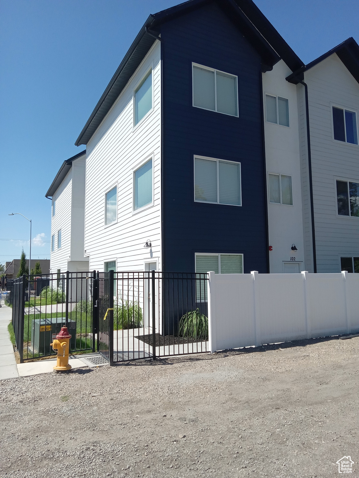 PARAMOUNT - Residential