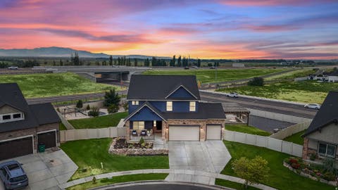Homes For Sale - 2352 W Island Dr<br/> Kaysville, UT 84037
