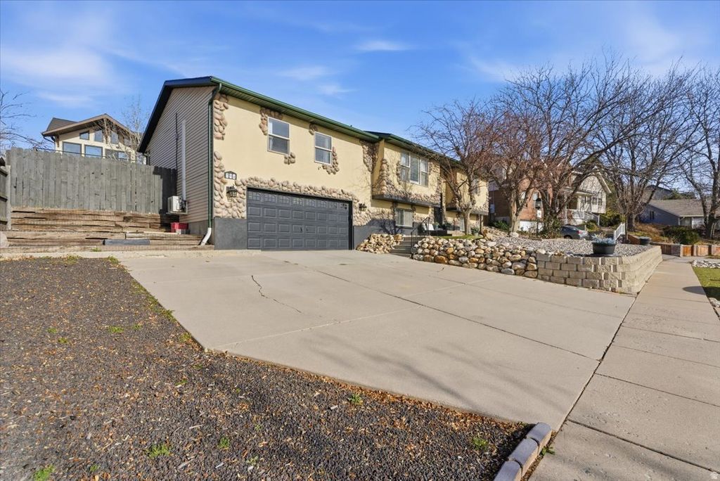 Photo of 794 W SPANISH OAK WAY S, Murray, UT 84123 (MLS # 2128726)