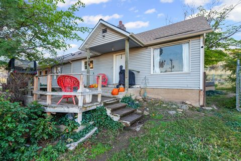 Tiny photo for 660 S GOOSENEST Dr E, Payson, UT 84651 (MLS # 2121502)