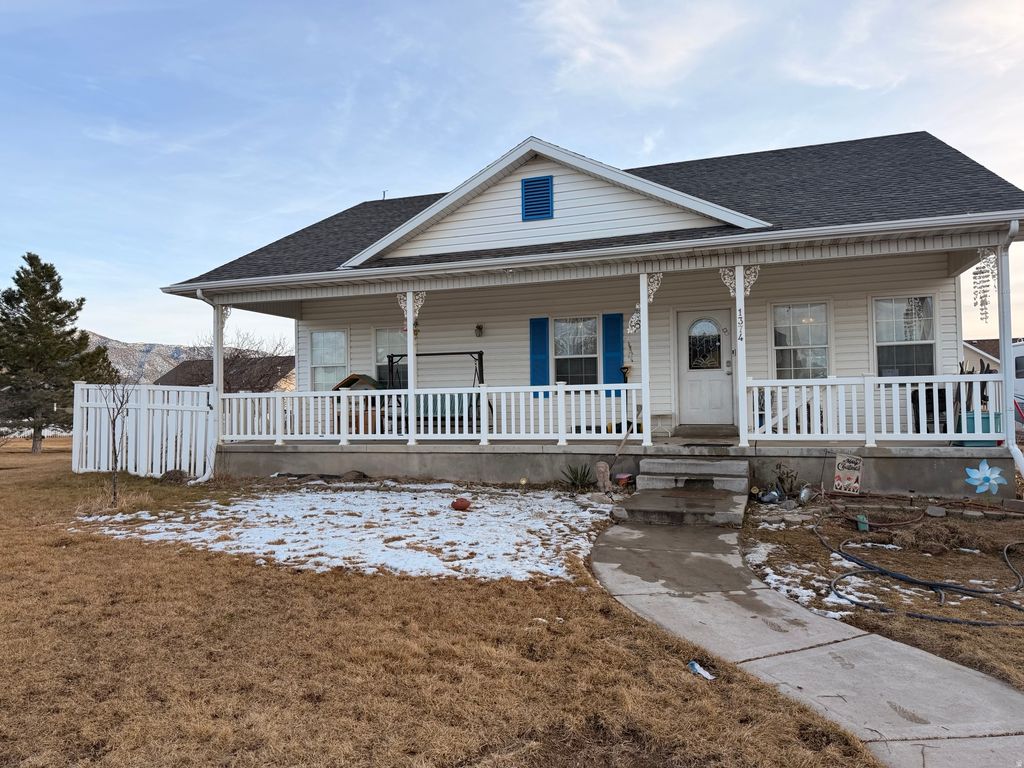 Photo of 1374 E FALCON LN, Eagle Mountain, UT 84005 (MLS # 2139149)