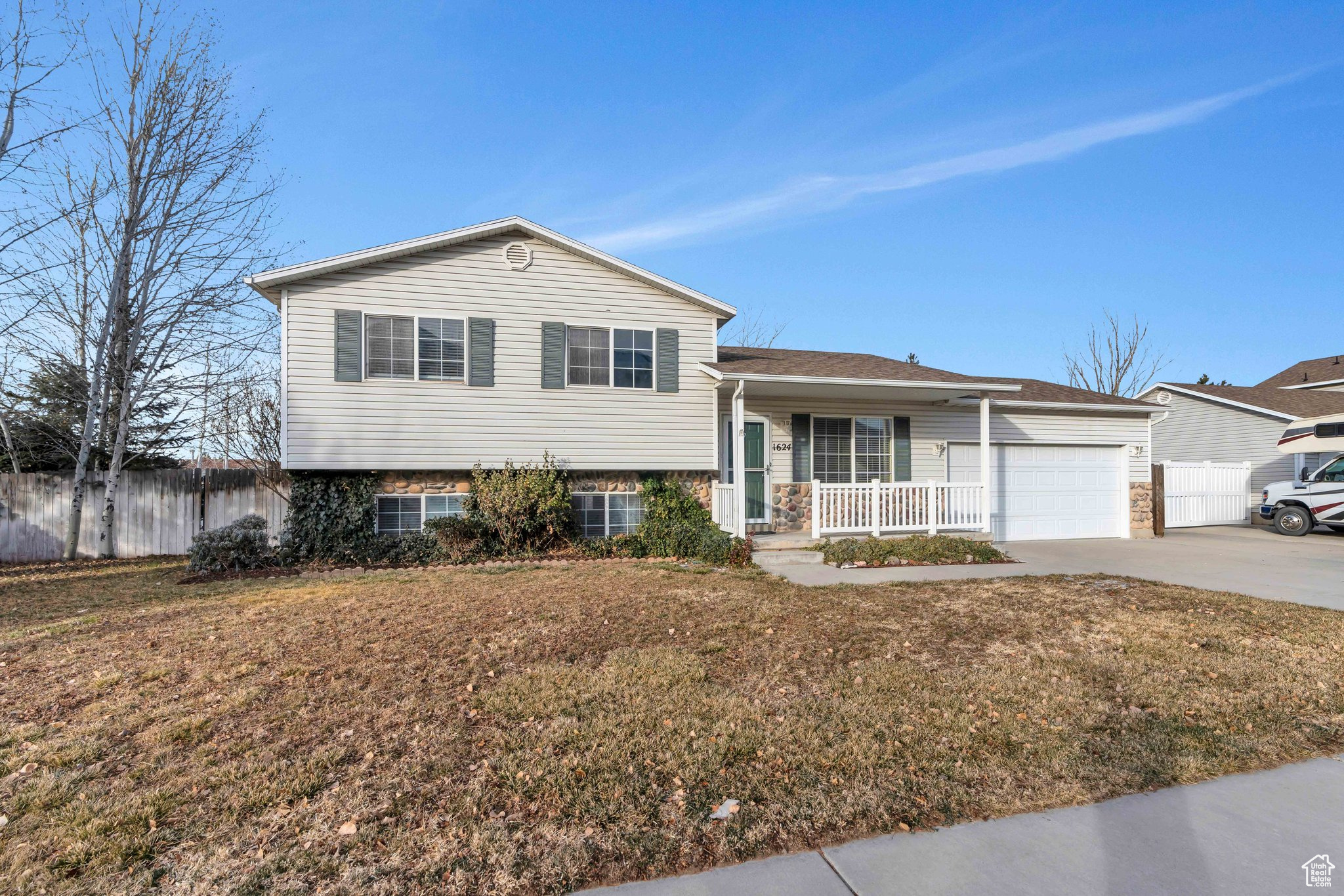 Spanish Fork, Utah 84660, United States, 5 Bedrooms Bedrooms, ,3 BathroomsBathrooms,Residential,Pending,26913