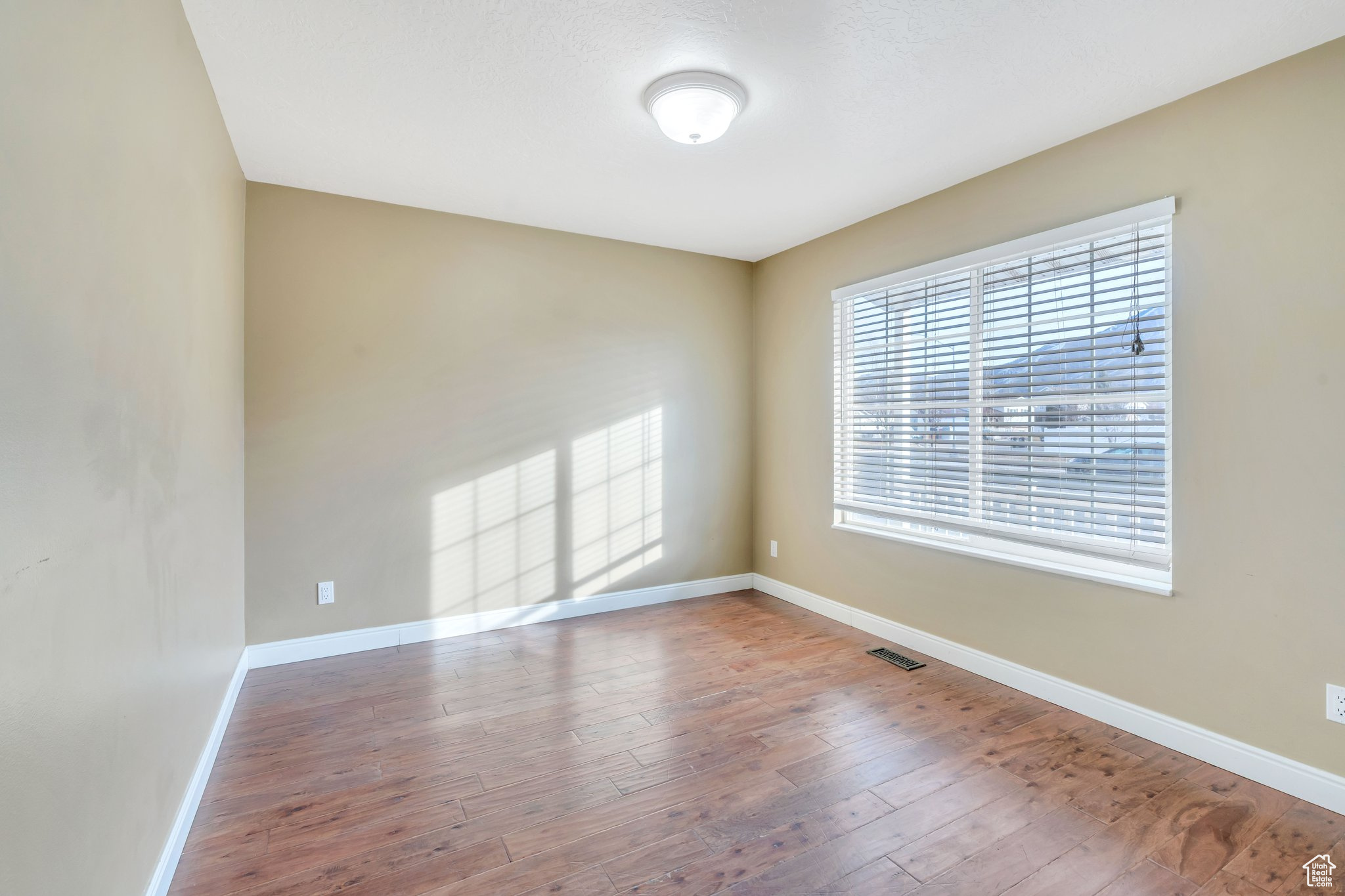 Spanish Fork, Utah 84660, United States, 5 Bedrooms Bedrooms, ,3 BathroomsBathrooms,Residential,Pending,26913