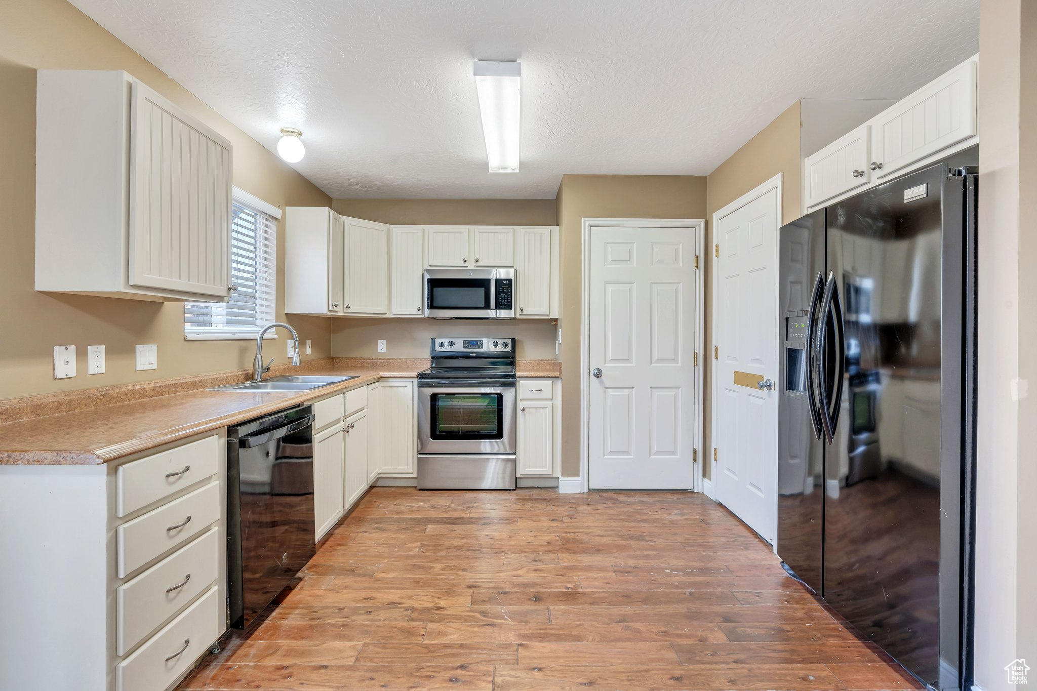 Spanish Fork, Utah 84660, United States, 5 Bedrooms Bedrooms, ,3 BathroomsBathrooms,Residential,Pending,26913