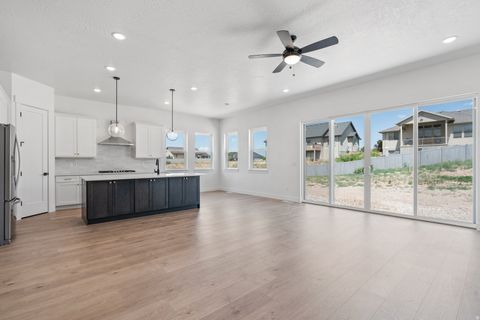 Tiny photo for 894 CREST DALE LN S, Santaquin, UT 84655 (MLS # 2144835)