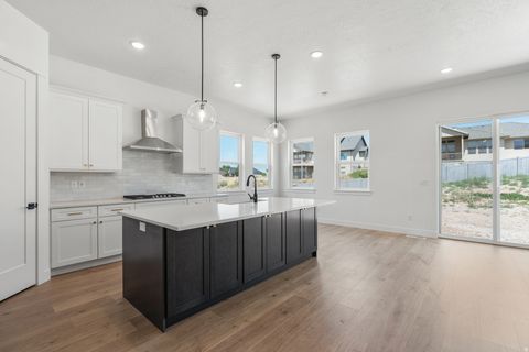 Tiny photo for 894 CREST DALE LN S, Santaquin, UT 84655 (MLS # 2144835)