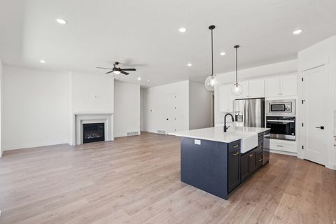 Tiny photo for 894 CREST DALE LN S, Santaquin, UT 84655 (MLS # 2144835)