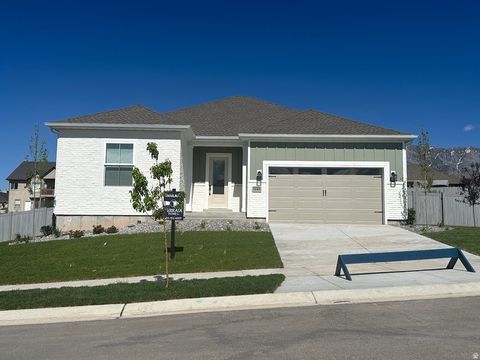 Photo of 894 CREST DALE LN S, Santaquin, UT 84655 (MLS # 2144835)