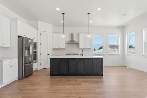 Tiny photo for 894 CREST DALE LN S, Santaquin, UT 84655 (MLS # 2144835)