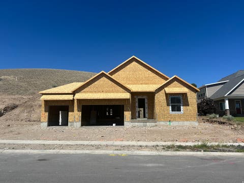 Homes For Sale - 894 Crest Dale Ln<br/> Santaquin, UT 84655