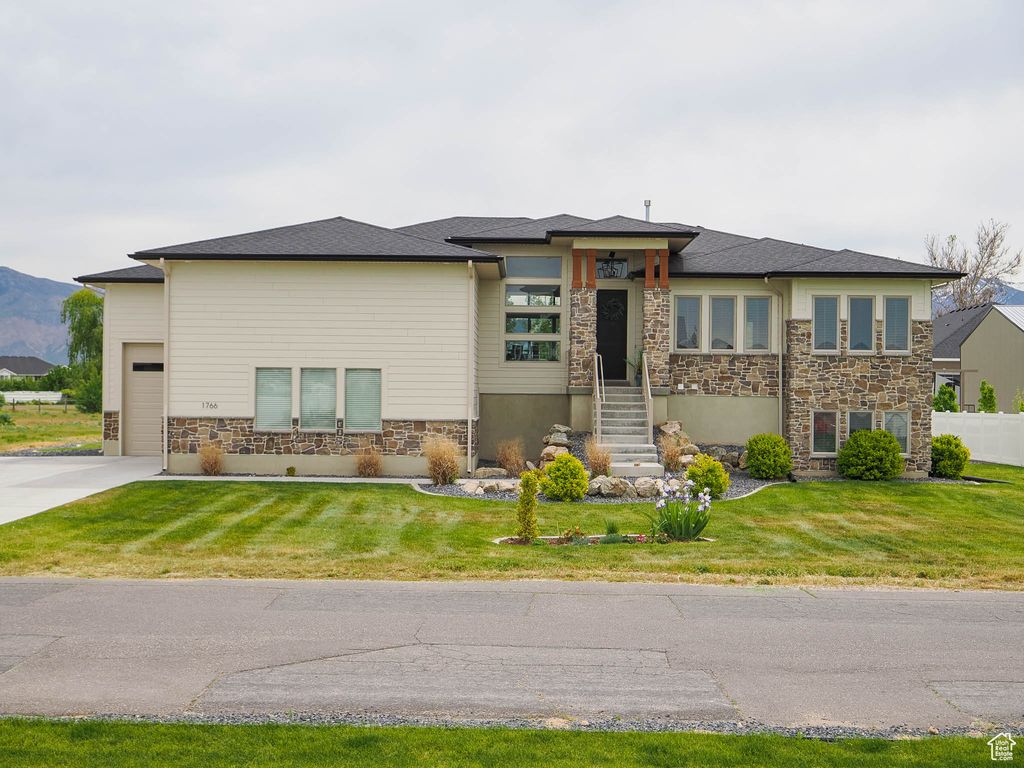 Photo of 1766 S DEGIORGIO St W, Taylor, UT 84401 (MLS # 2052106)