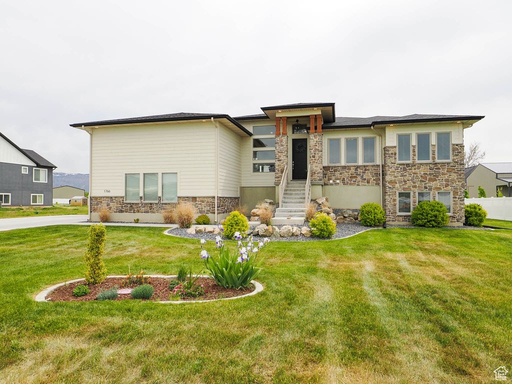 Photo of 1766 S DEGIORGIO St W, Taylor, UT 84401 (MLS # 2052106)