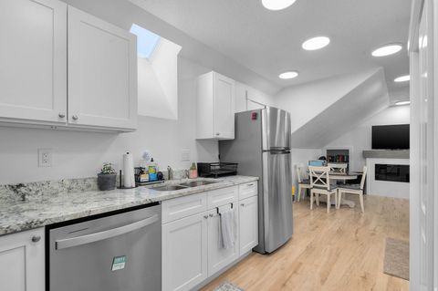 Tiny photo for 572 W 500 N, Mapleton, UT 84664 (MLS # 2120833)