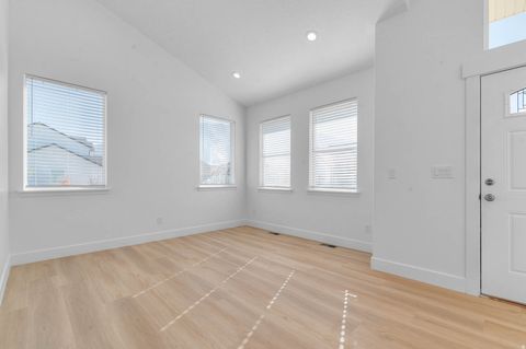 Tiny photo for 572 W 500 N, Mapleton, UT 84664 (MLS # 2120833)