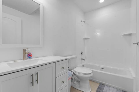 Tiny photo for 572 W 500 N, Mapleton, UT 84664 (MLS # 2120833)