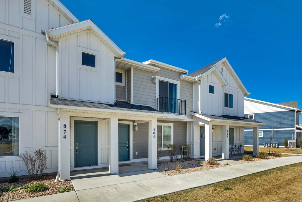 Photo of 880 N HERMAN DR, Lehi, UT 84048 (MLS # 2146163)