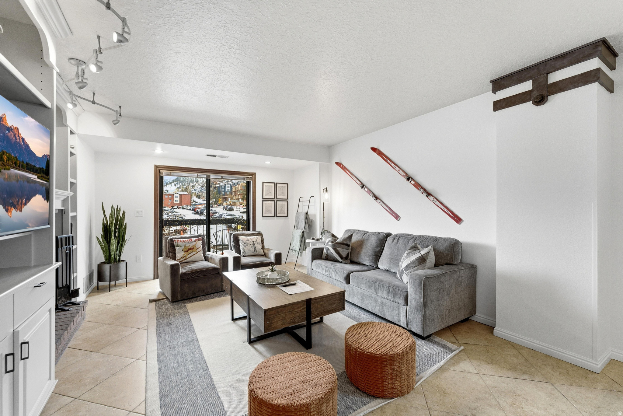 50 N SHADOW RIDGE RD 4300