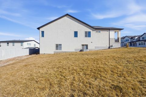Tiny photo for 93 E EDGECREST LN, North Salt Lake, UT 84054 (MLS # 2137192)