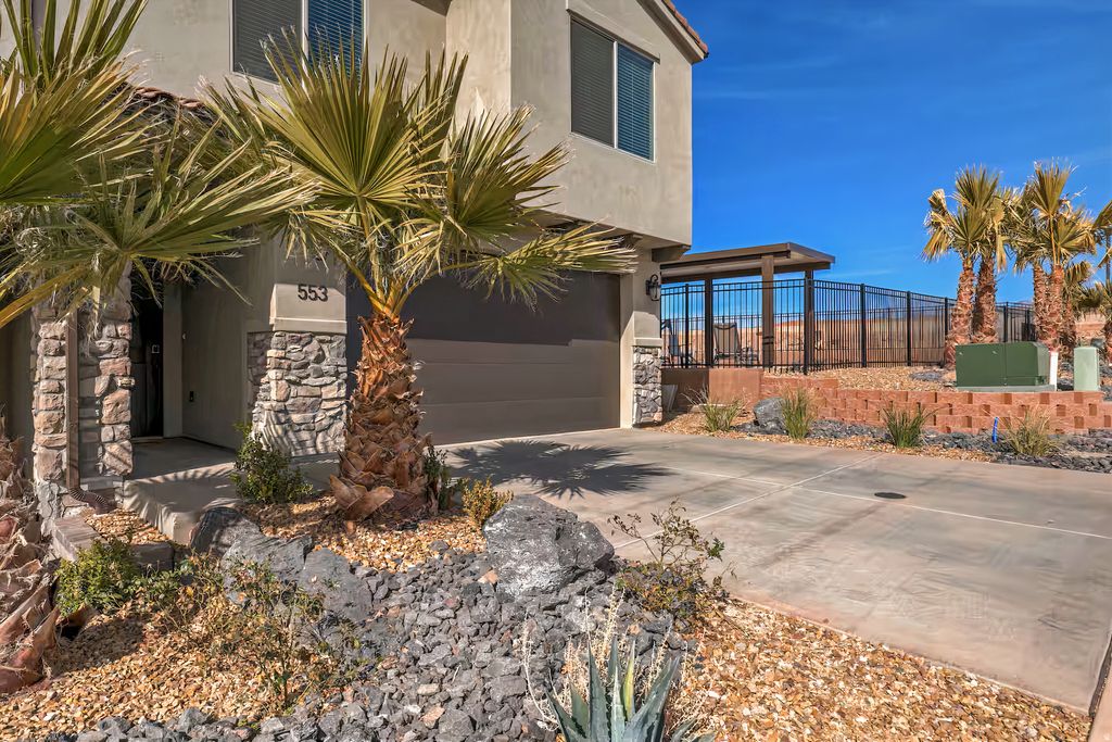 Photo of 553 N VENTURA LN, Washington, UT 84780 (MLS # 2136831)