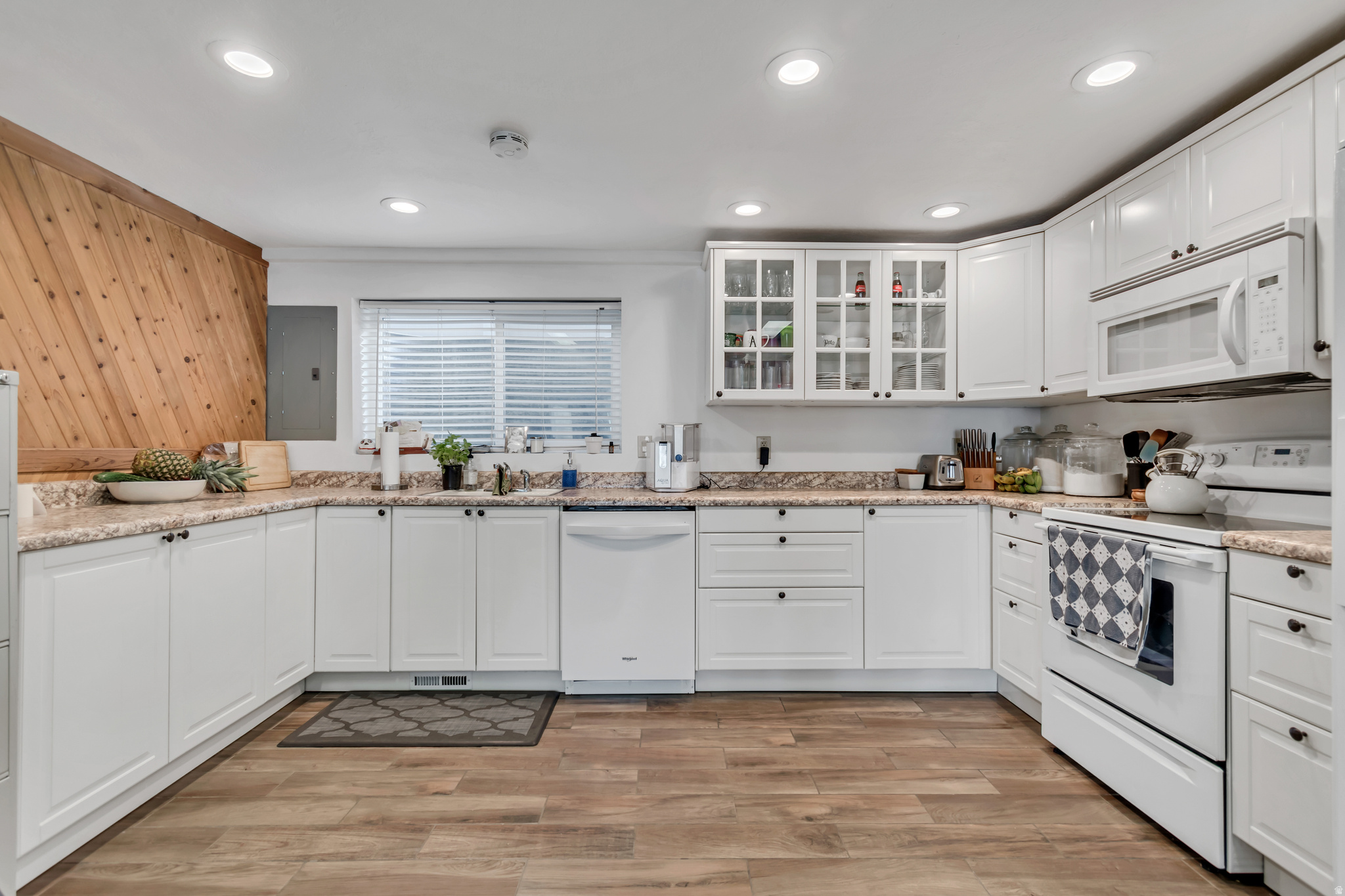 HEUGLY ACRES - Residential