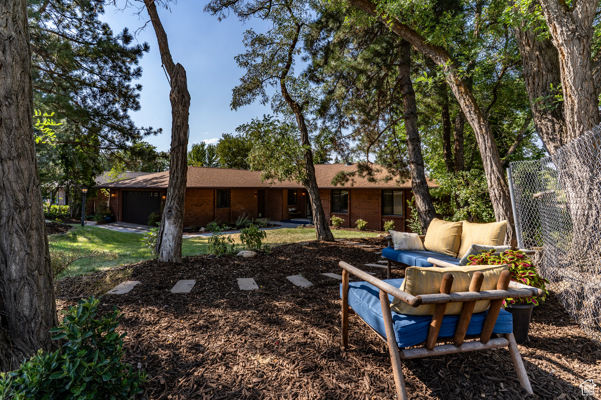 2495 E GRANITE HILLS CIR