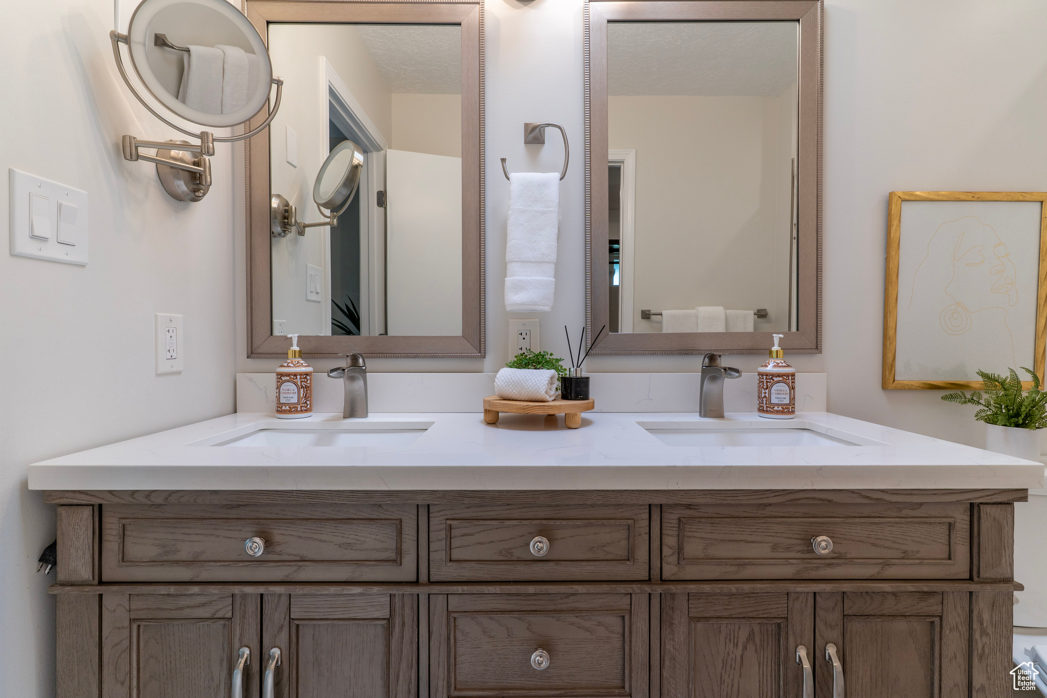 EASTWOOD - Residential