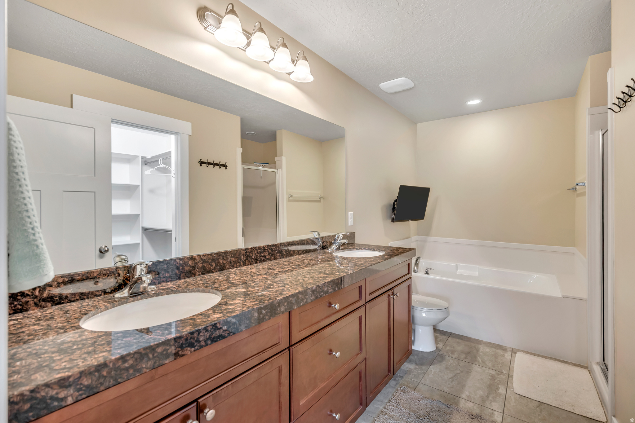 VILLAGES AT WINCHESTER - Residential