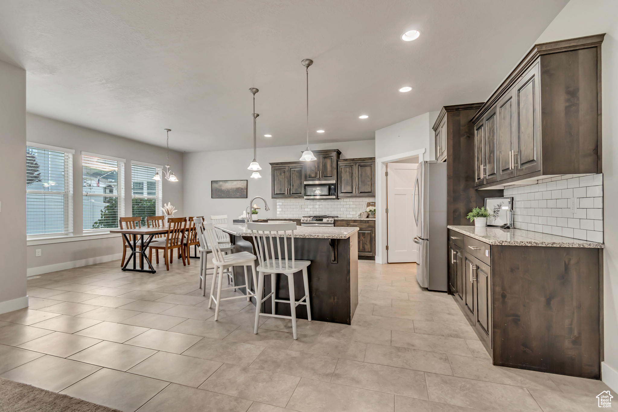 THE BENCHES - Residential