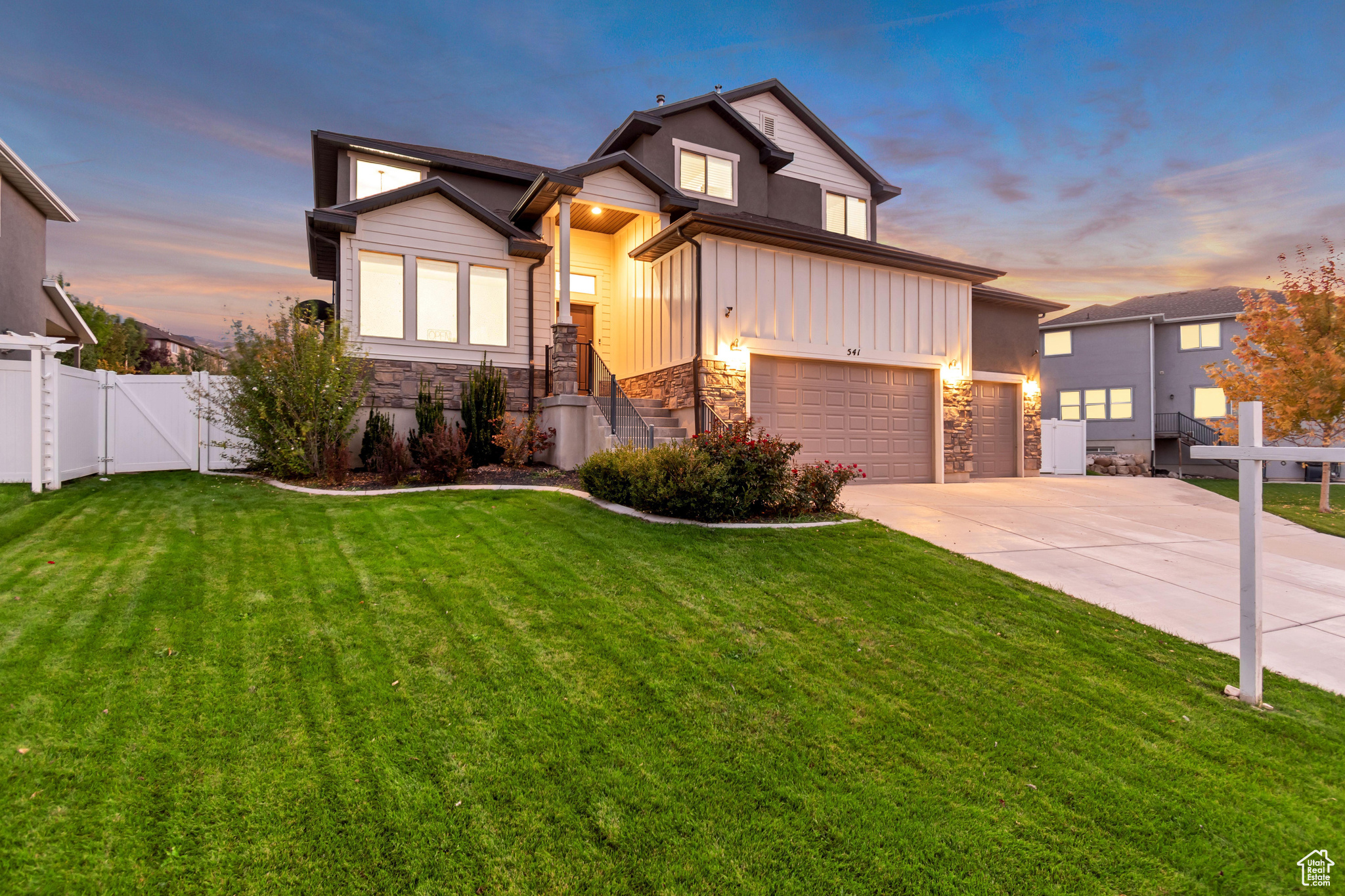 THE BENCHES - Residential