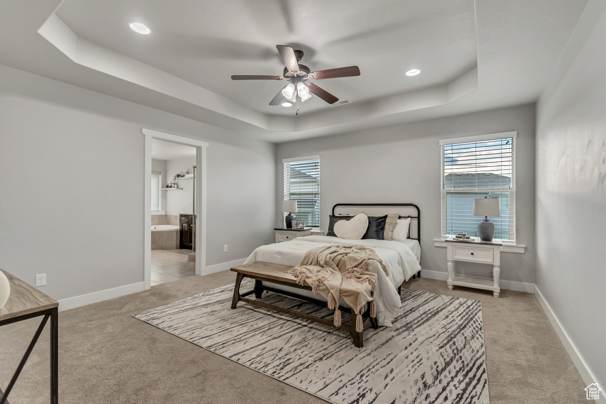 THE BENCHES - Residential