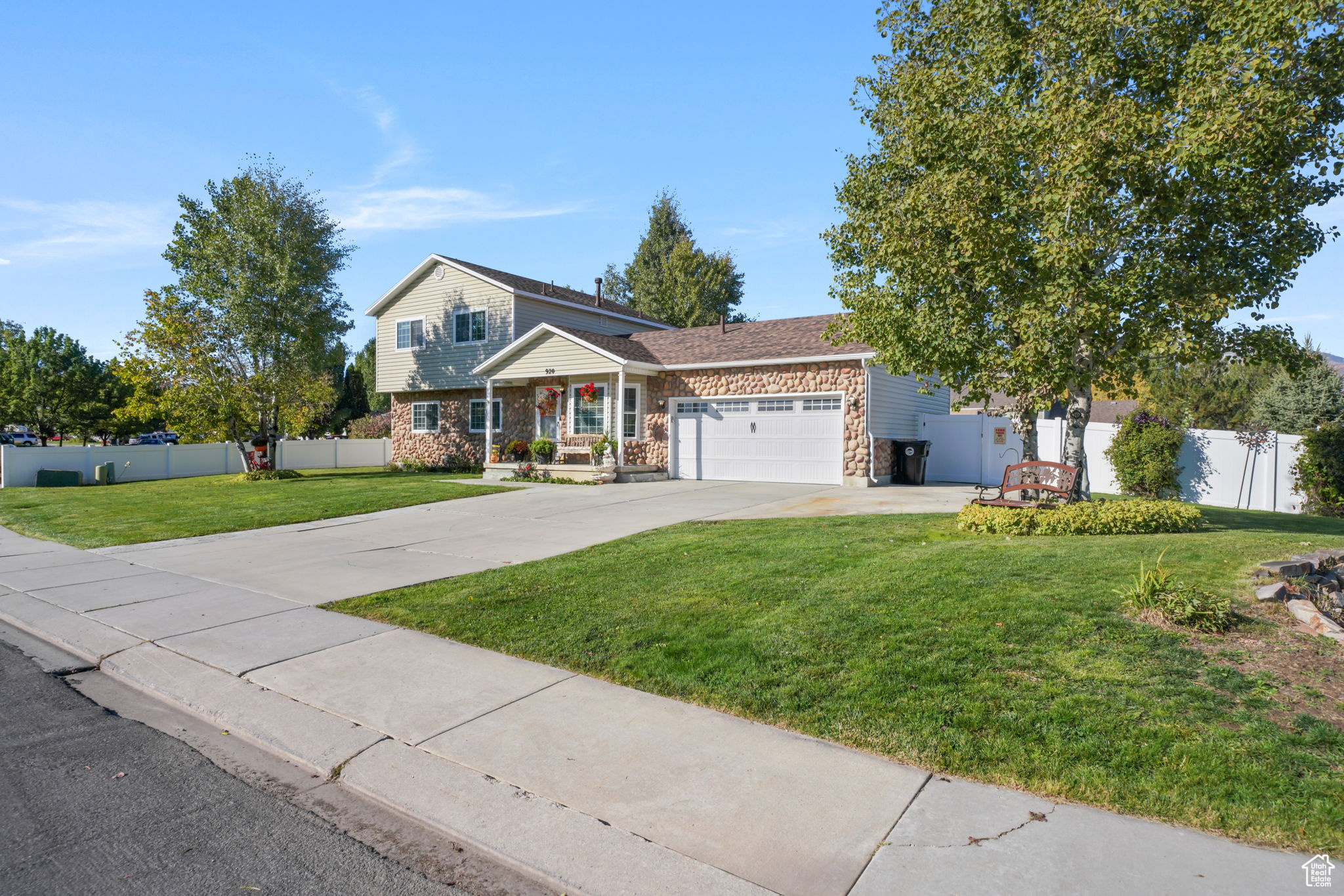SCHOOL HOUSE ESTATES - Residential
