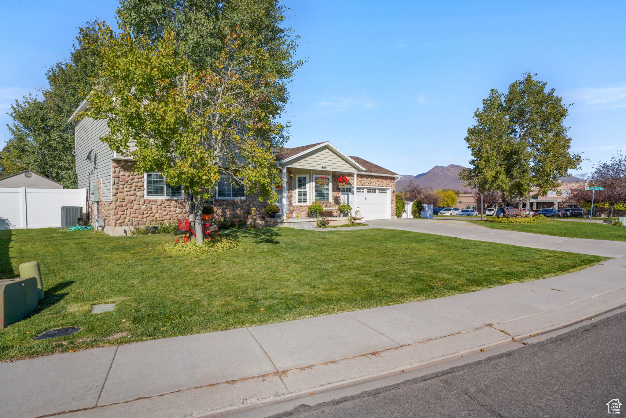 SCHOOL HOUSE ESTATES - Residential