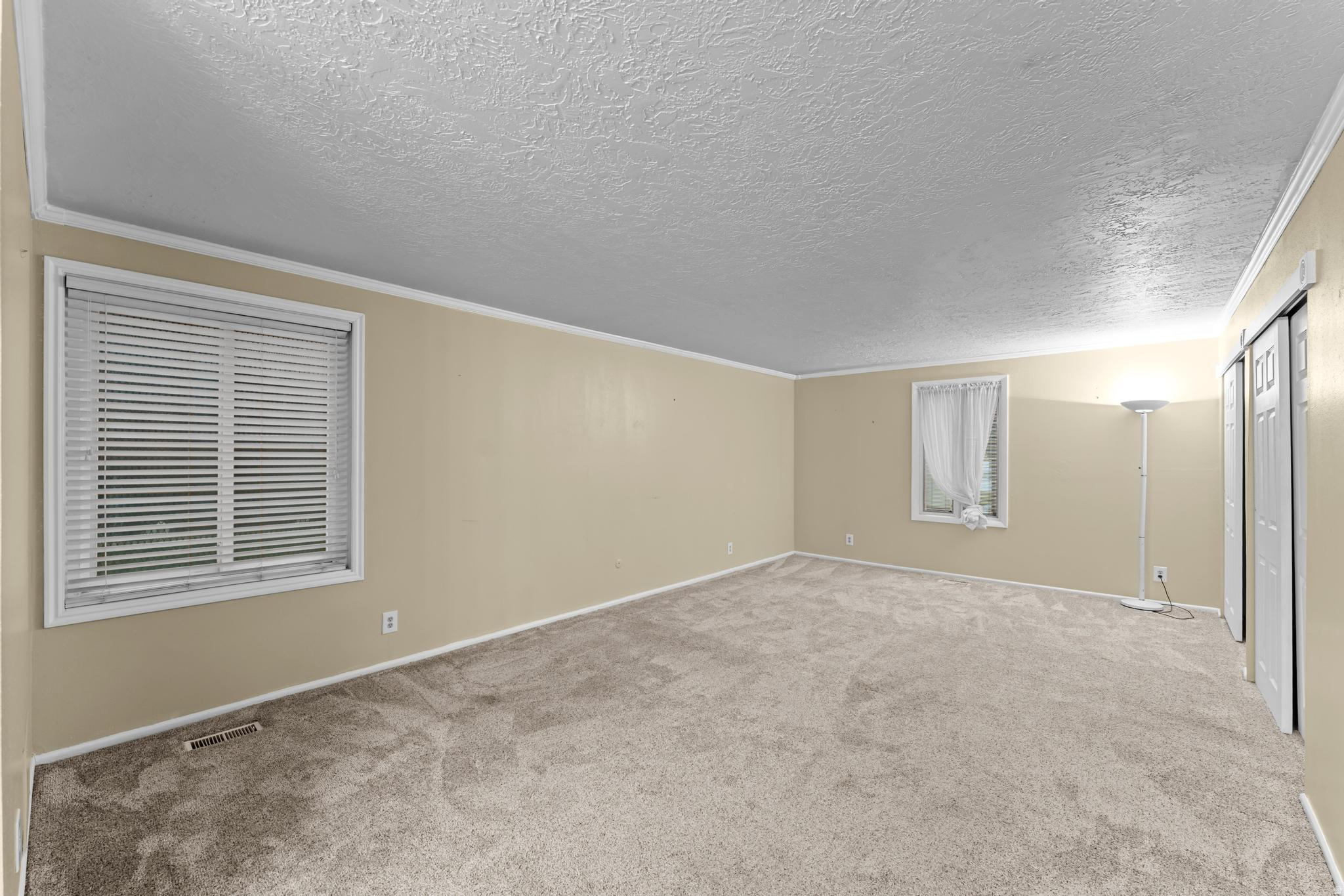 WHITE BARN - Residential Income