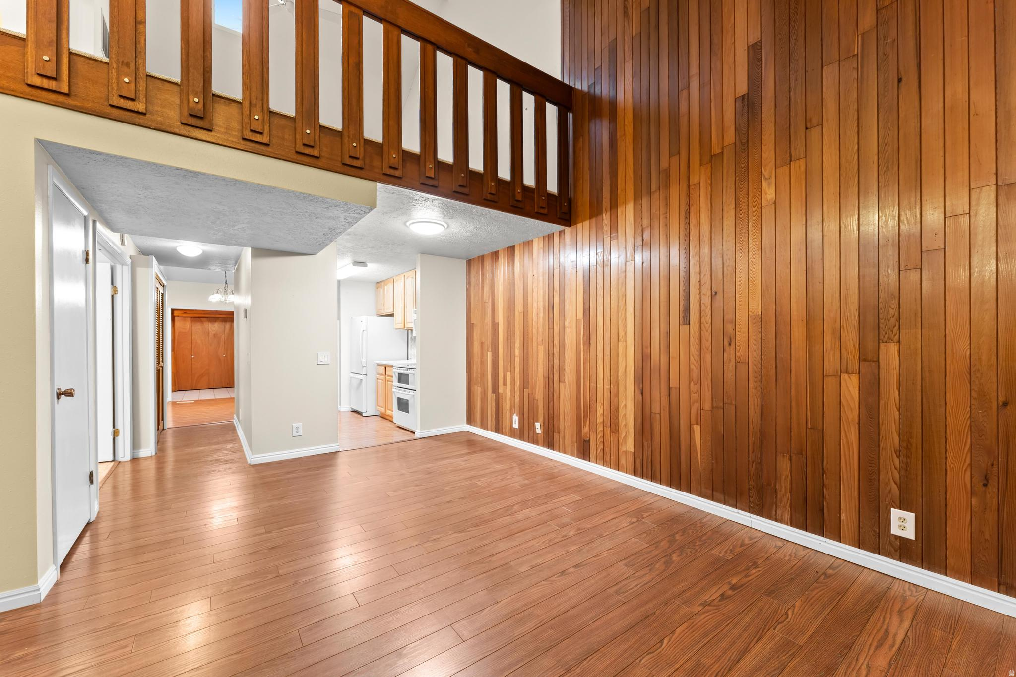 WHITE BARN - Residential Income