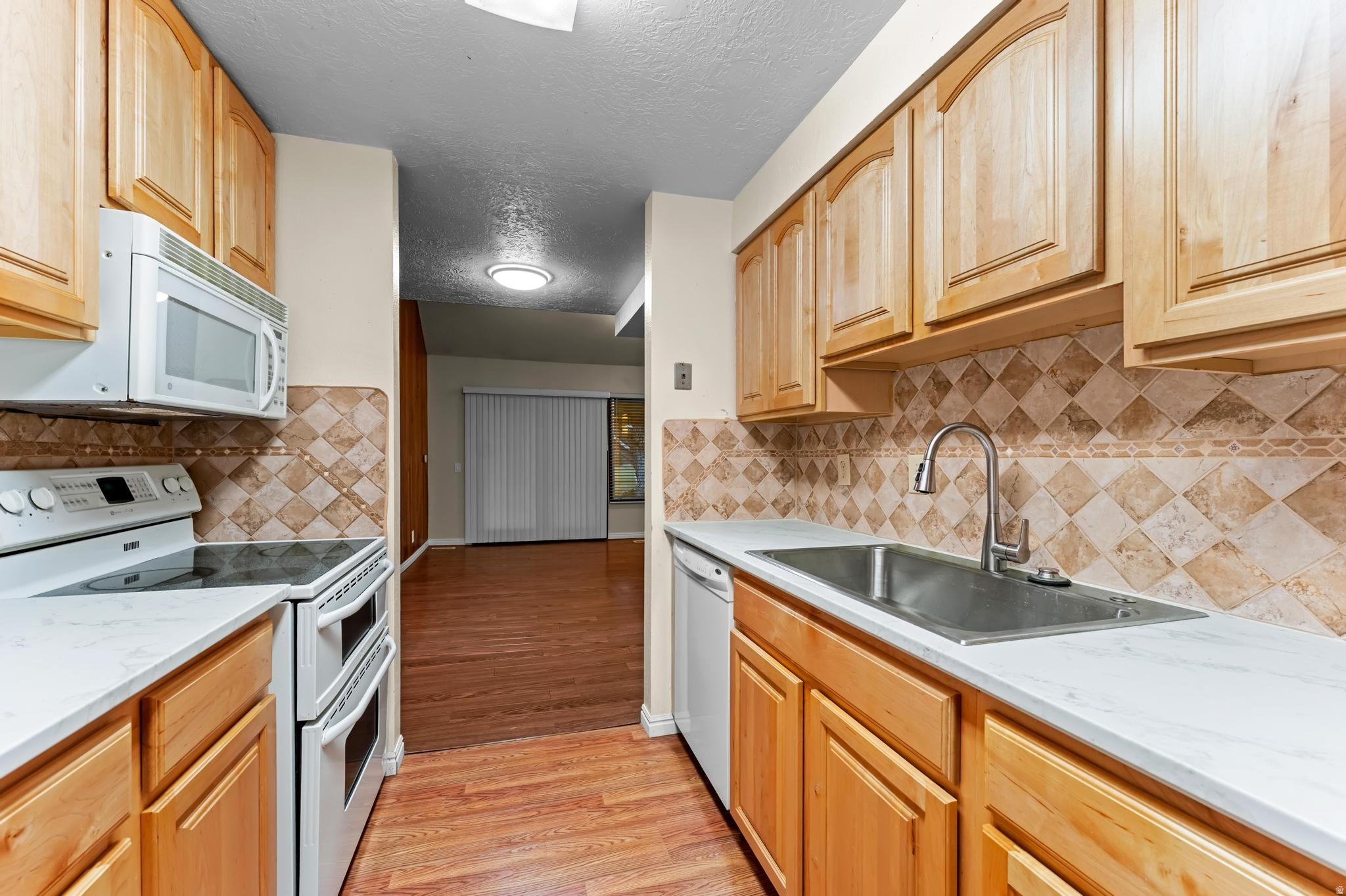 WHITE BARN - Residential Income