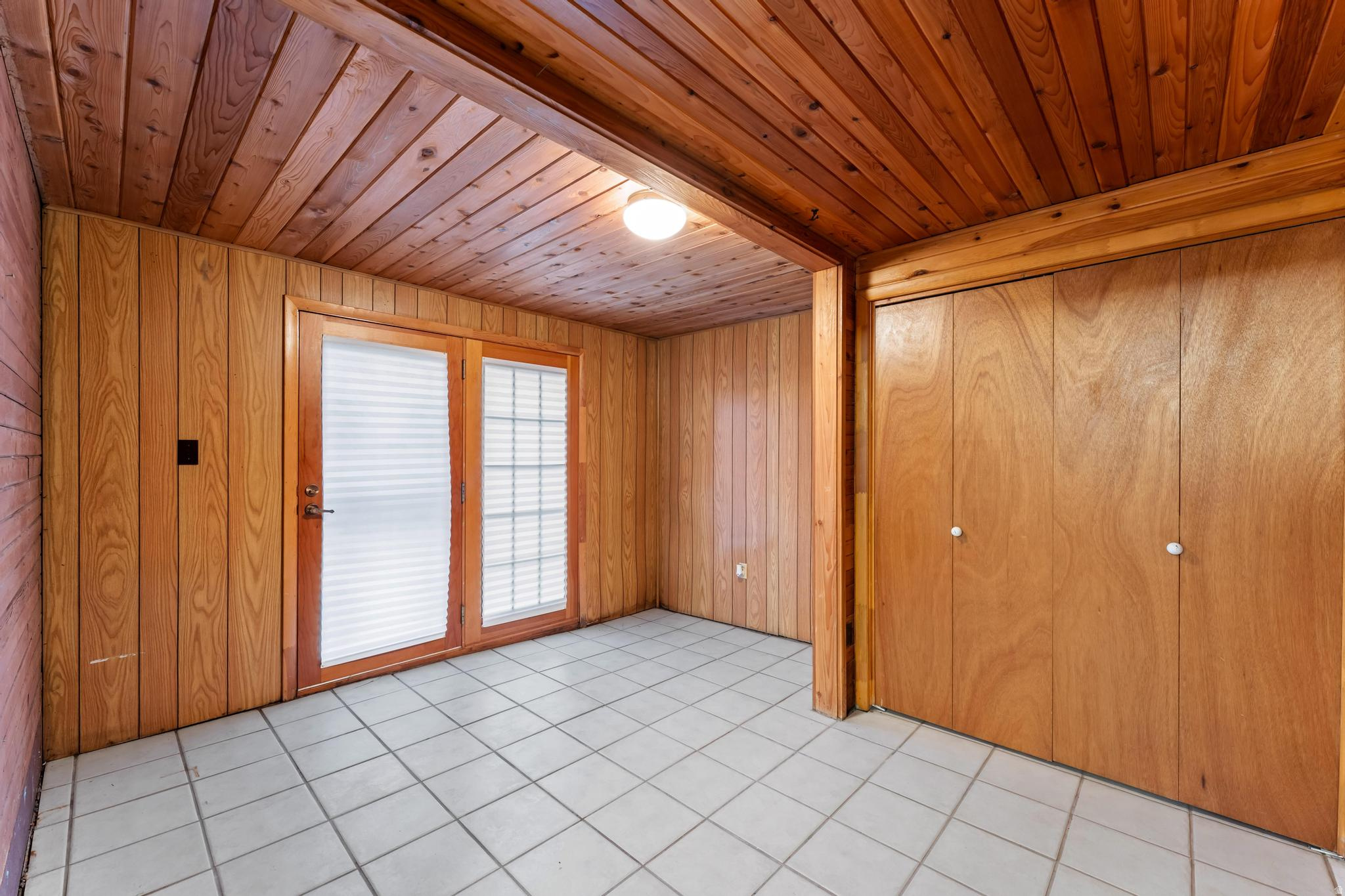 WHITE BARN - Residential Income