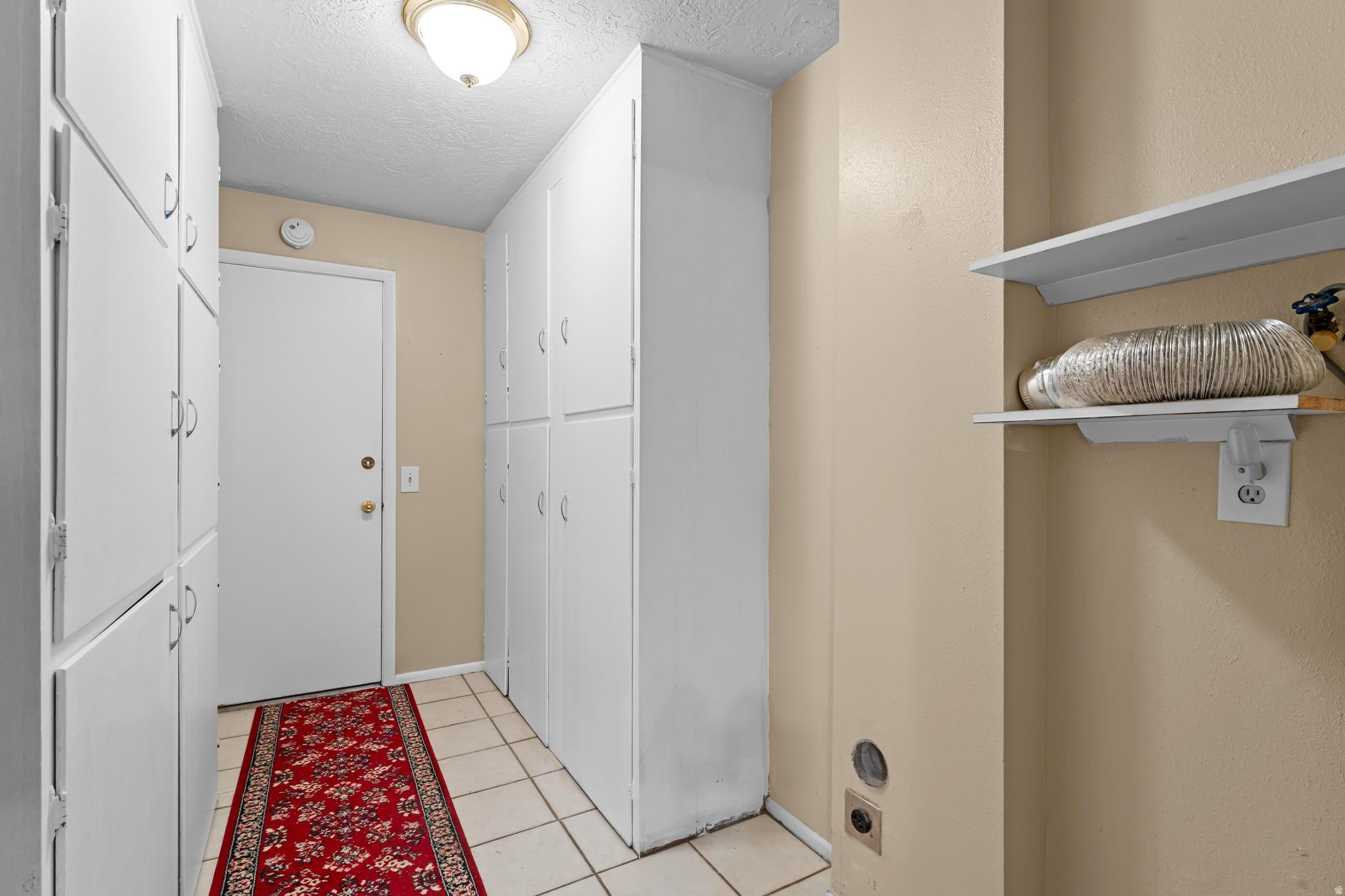 WHITE BARN - Residential Income