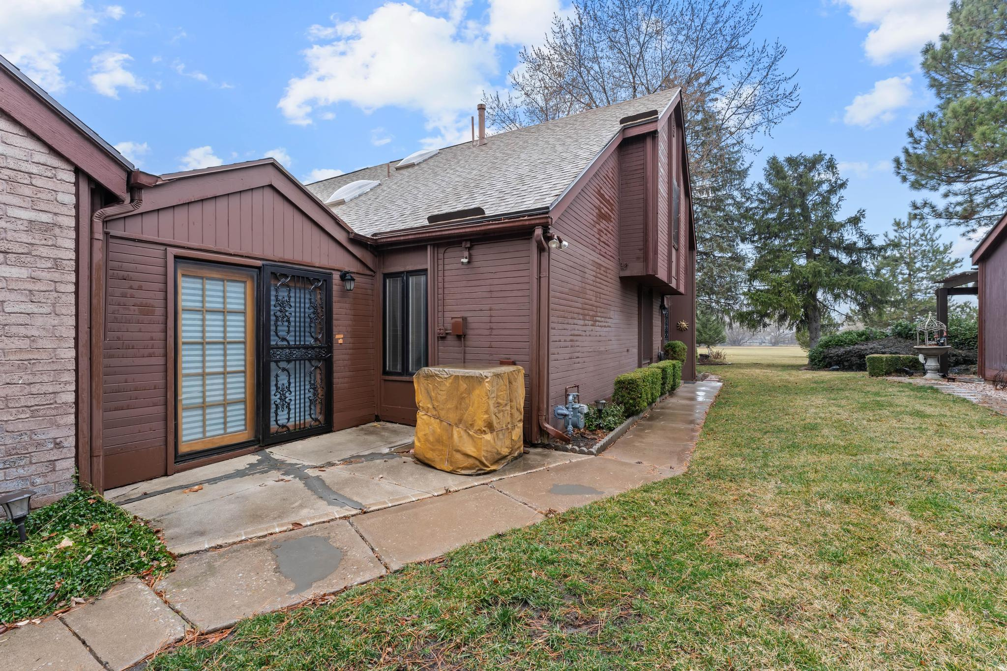 WHITE BARN - Residential Income