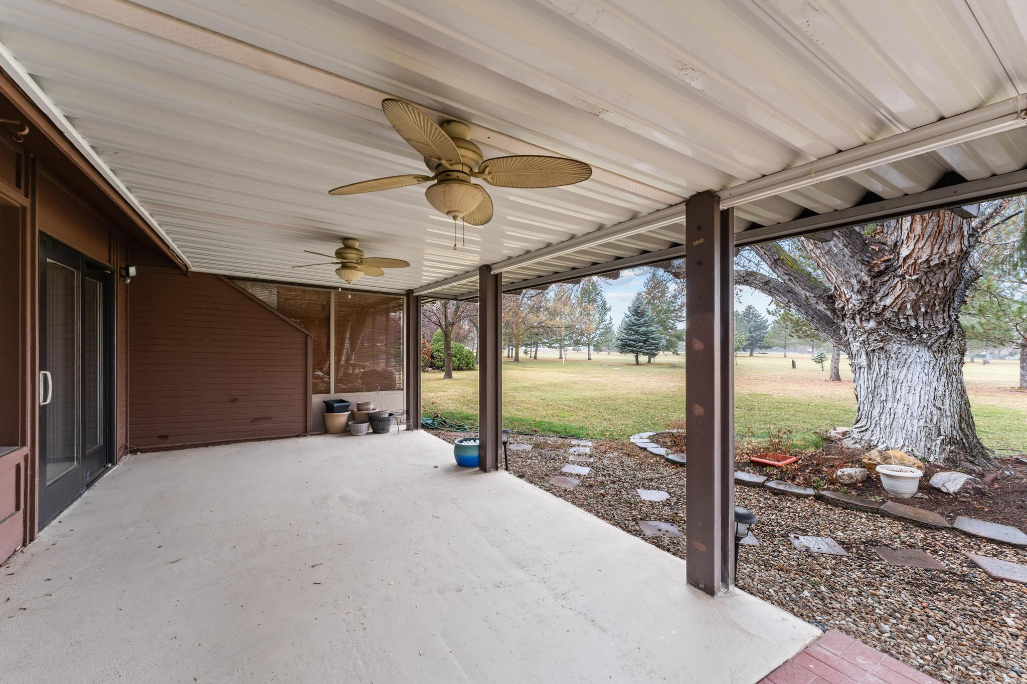 WHITE BARN - Residential Income